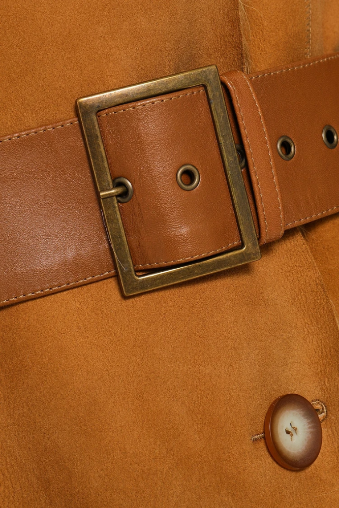 Adjustable leather belt at the waist