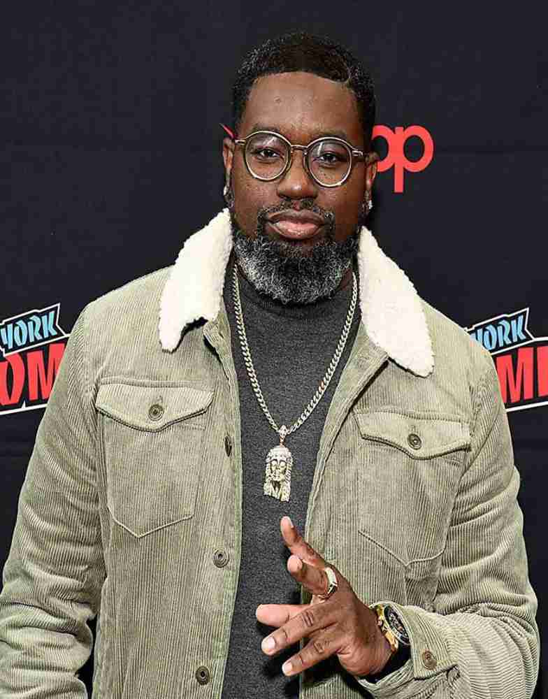 Lil Rey Howery in a shearling collar corduroy green jacket at a Free Guy movie premiere event