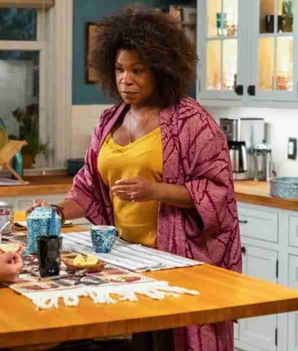 Lorraine Toussaint as Aunt VI from The Equalizer 2021 wearing a pink longcoat